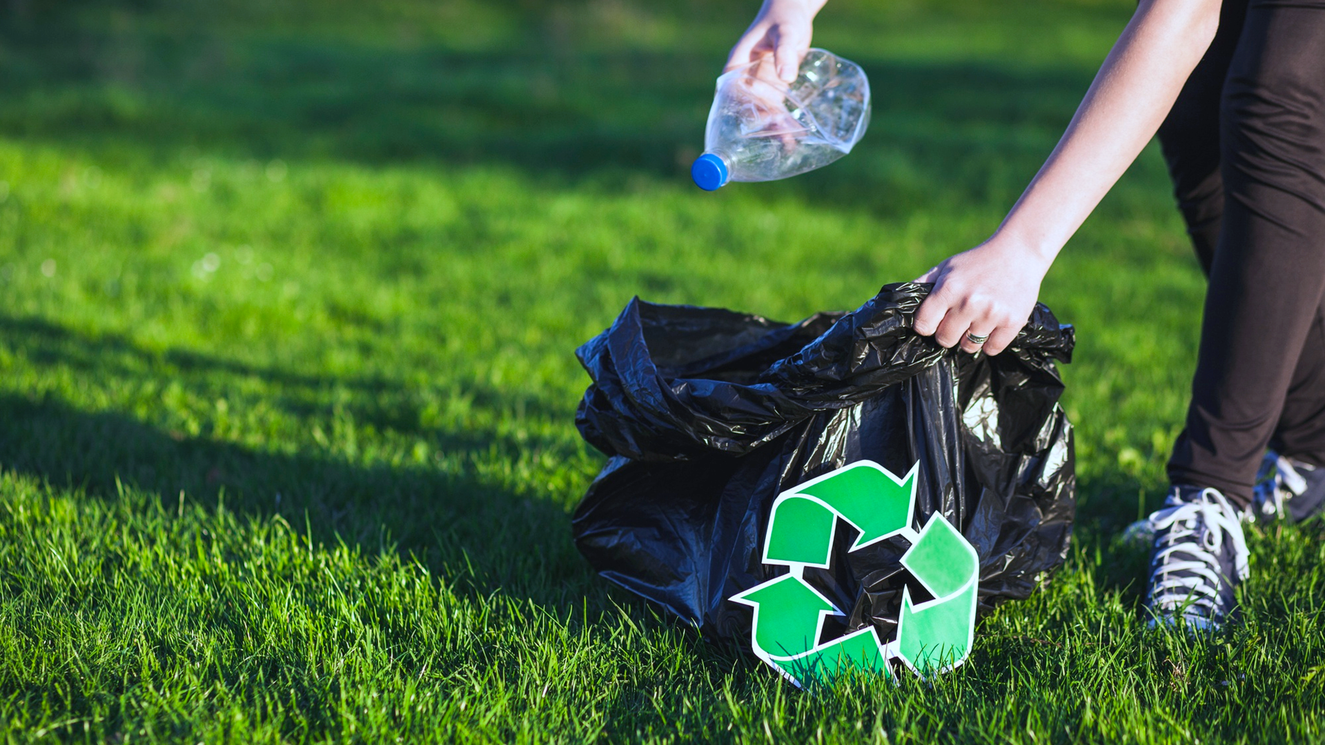 Sammeln von PET-Flaschen für die Kreislaufwirtschaft
